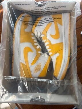 Nike Air Jordan 1 Mid White and Yellow Trainers